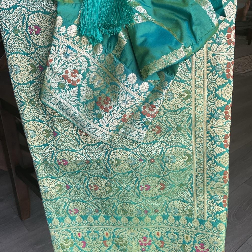 Elegant Green and Gold  Indian Pakistani saree sari Wedding Dress